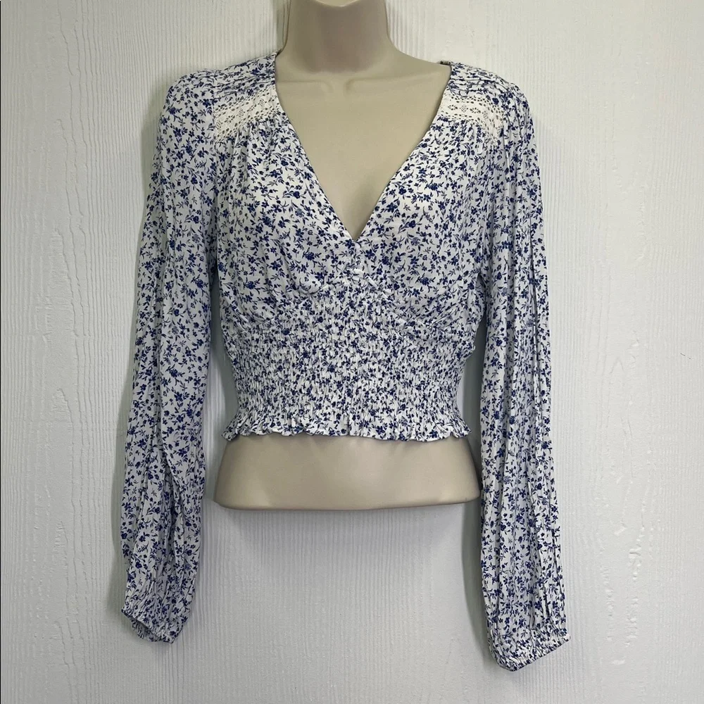 ASTR The Label - Blue Floral Smocked Puff Cottage Core Sleeve Blouse Size Small